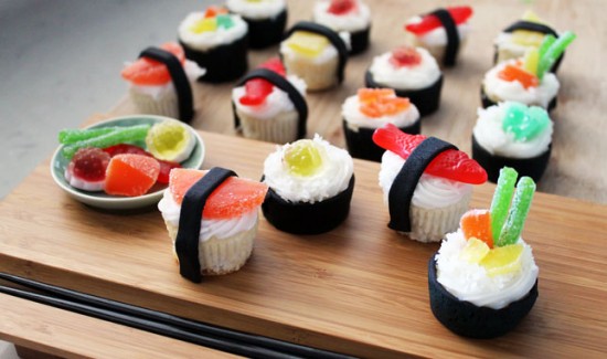 sushi cupcake 1 550x325 Keep it sweet with the Sushi Cupcakes.
