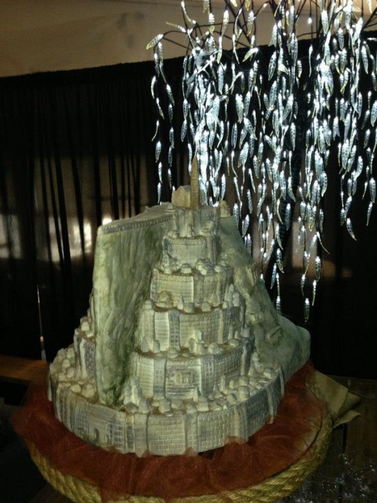 Lord of the Cakes… Minas Tirith Wedding Cake minas tirith cake 1 550x733 Lord of the Cakes… Minas Tirith Wedding Cake