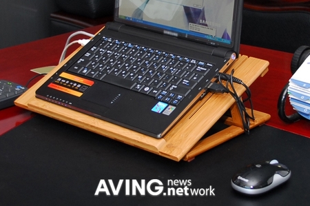 20091201083736030 thumb 450x299 EcoFan Pro, a bamboo made laptop cooler