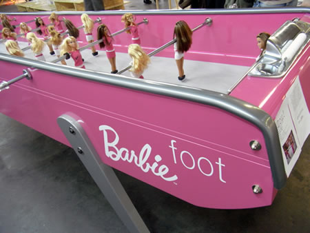 Barbie Foosball table introduces you to doll sports Barbie foosball table5 Barbie Foosball table introduces you to doll sports
