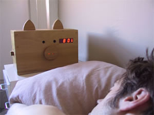 wake sleep Wake n’ Bacon alarm clock wakes you up with the aroma of delicious Bacon