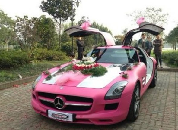 Couple in China use Pink Mercedes SLS as a wedding car mercedes benz sls pink Couple in China use Pink Mercedes SLS as a wedding car