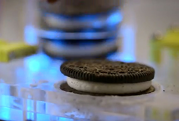 Machines to die for: Oreo cookie separators oreo cookie separator machine 1 Machines to die for: Oreo cookie separators