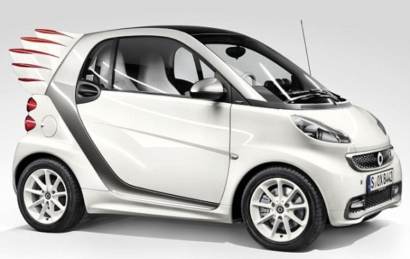 Smart Fortwo Edition by Jeremy Scott has wings! jeremy scott smart cars 1 590x374 Smart Fortwo Edition by Jeremy Scott has wings!